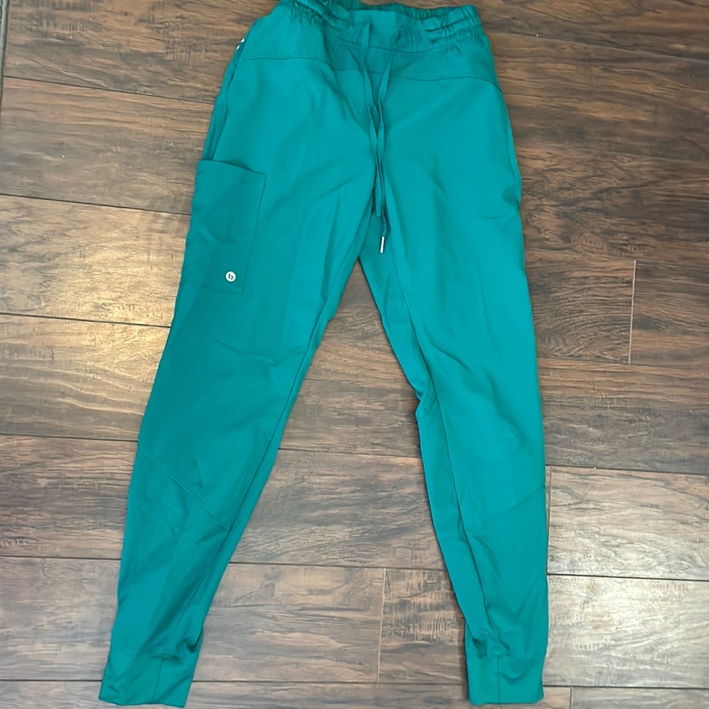 Barco one hunter green scrub joggers size XS